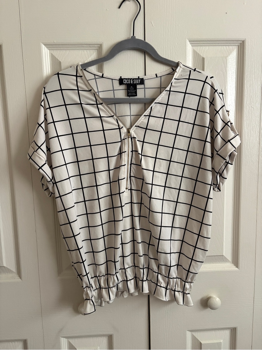 Coco & Shay White Grid Zip-Pull V-Neck Blouse